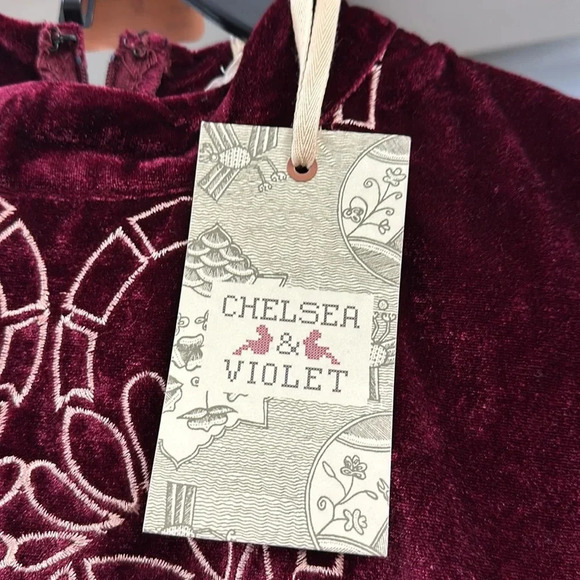 Chelsea and Violet velvet short sleeve shift dress size small NWT - Picture 5 of 9